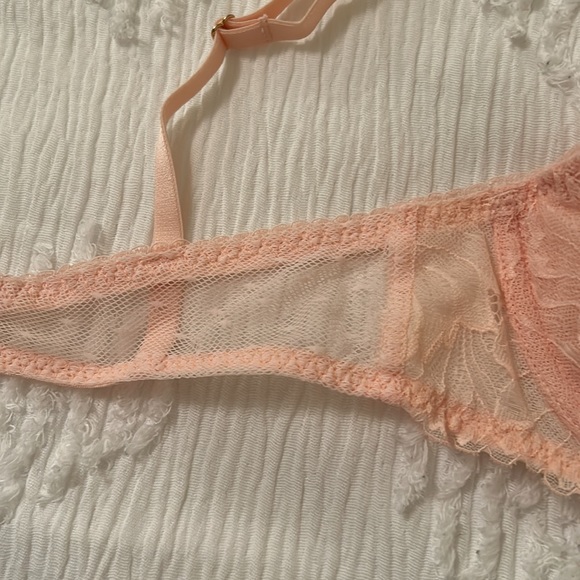 Pink lace bra - Picture 4 of 8